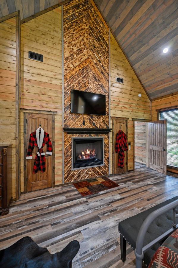 The Adirondack Honeymoon Hot Tub Soaking Tub Wood Burning Fireplace Stephens Gap Buitenkant foto