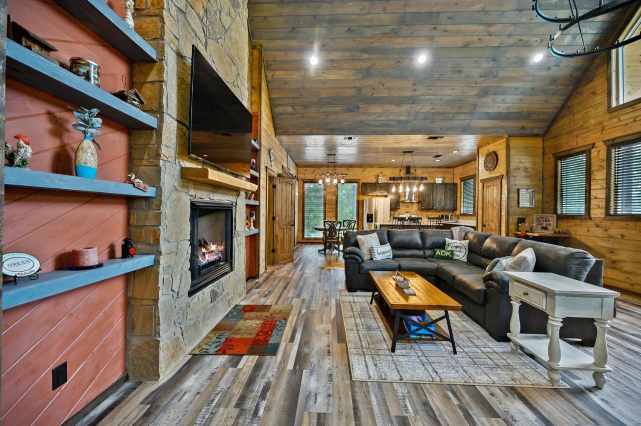 The Adirondack Honeymoon Hot Tub Soaking Tub Wood Burning Fireplace Stephens Gap Buitenkant foto
