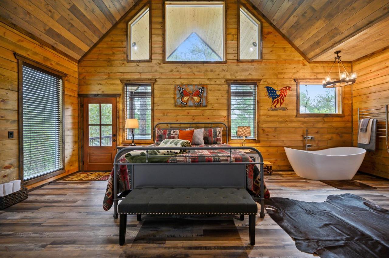 The Adirondack Honeymoon Hot Tub Soaking Tub Wood Burning Fireplace Stephens Gap Buitenkant foto