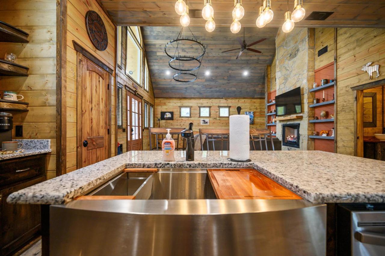 The Adirondack Honeymoon Hot Tub Soaking Tub Wood Burning Fireplace Stephens Gap Buitenkant foto