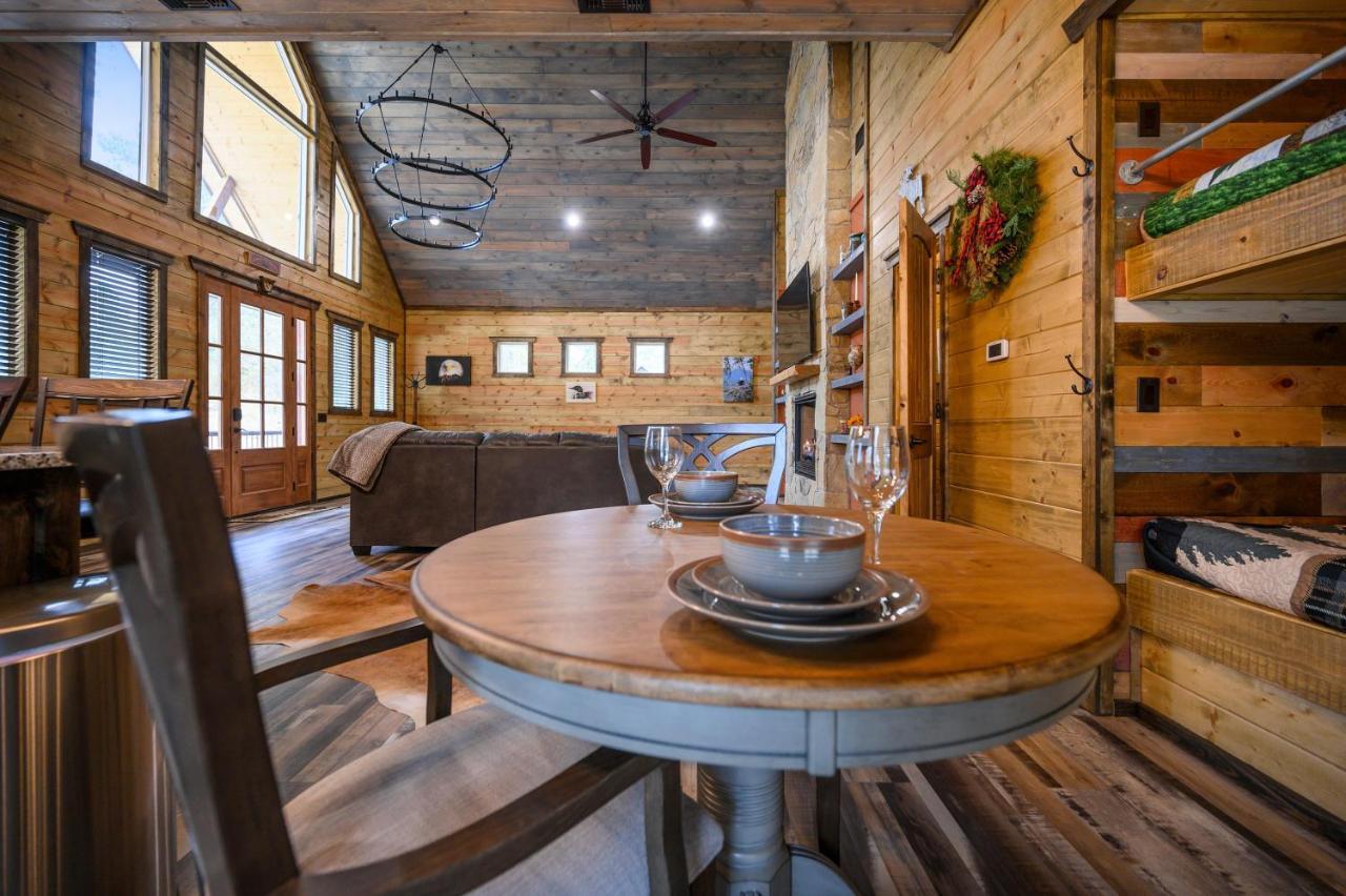 The Adirondack Honeymoon Hot Tub Soaking Tub Wood Burning Fireplace Stephens Gap Buitenkant foto